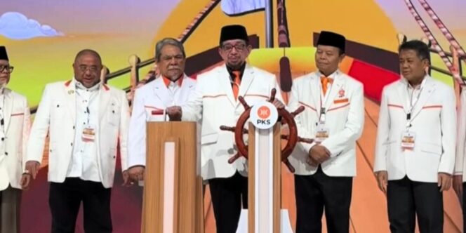 
					PKS Beri Alasan Ogah Jadi Oposisi lagi “Kalau Tidak Berkoalisi Mana Bisa Memajukan Bangsa”
