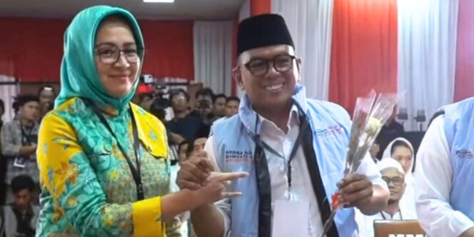 
					Airin Hanya Tersenyum Saat Dimyati Sebut “Beban Gubernur Terlalu Berat Bagi Wanita”
