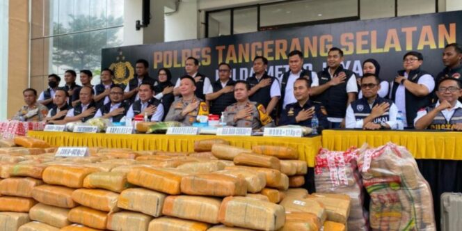 
					Polres Tangsel Berhasil Meringkus Jaringan Narkoba Internasional yang Terhubung Dengan Jaringan Narkoba Di Wilayah Cina dan Afrika