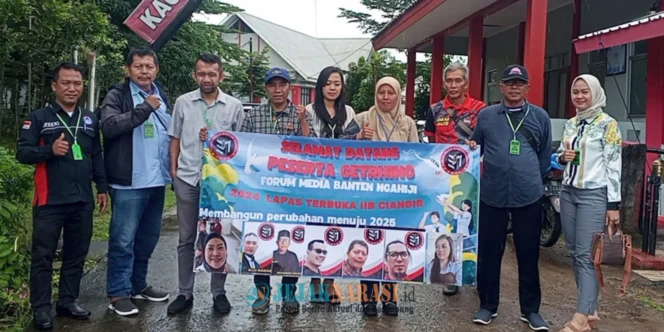 
					Sukses Gathering Forum Media Banten Ngahiji (FMBN) Ke Lapas Terbuka Kelas II-B Ciangir Legok di Sambut Hangat Perwakilan Kalapas