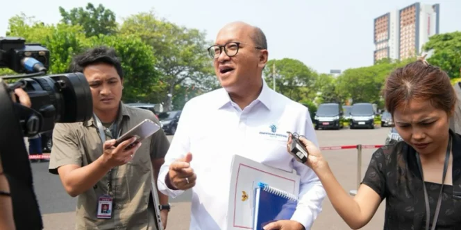 
					Rosan : RI Butuh 13rb T Untuk Capai Target Pertumbuhan Ekonomi 8%, Netizen : Tenang Di Kantong Pak Mul Ada 11rb T