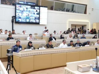 Direktur Jenderal Penetapan Hak dan Pendaftaran Tanah (Dirjen PHPT), Asnaedi, saat mengikuti RDP dan RDPU bersama Komisi II DPR RI . (Foto : Kementerian ATR/BPN)