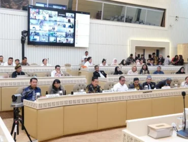 Direktur Jenderal Penetapan Hak dan Pendaftaran Tanah (Dirjen PHPT), Asnaedi, saat mengikuti RDP dan RDPU bersama Komisi II DPR RI . (Foto : Kementerian ATR/BPN)