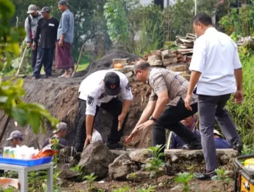 Pj Walikota Batu Kunjungi Lokasi Bencana Longsor (Foto : Humas BPBD Kota Batu)