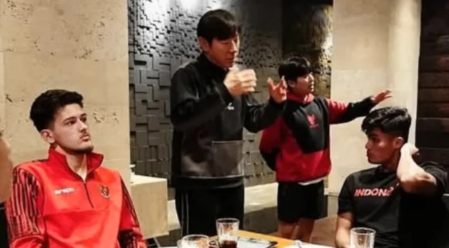 Foto : 1st -Kebersamaan Justine Hubner dengan Shin Tae yong