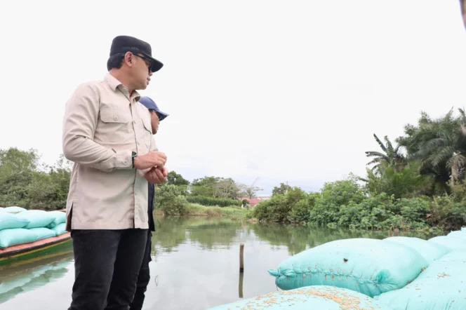
					Wakil Menteri Dalam Negeri (Wamendagri) Bima Arya Sugiarto saat meninjau irigasi di Desa Purwosari, Kecamatan Tanjung Lago, Kabupaten Banyuasin, Sumatera Selatan .(Foto : Puspen Kemendagri) 


