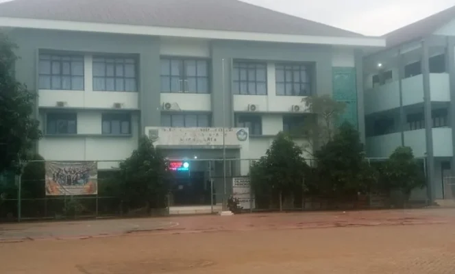 
					Gedung SMPN 8 Tangsel (foto: Ist)