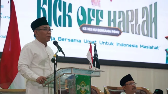 
					Ketua PBNU  KH Yahya Cholil Staquf saat memberikan sambutan dalam acara Kick Off HarLa ke 102 (foto: Lembaga Ta'lif Wan NasyrPBNU)
