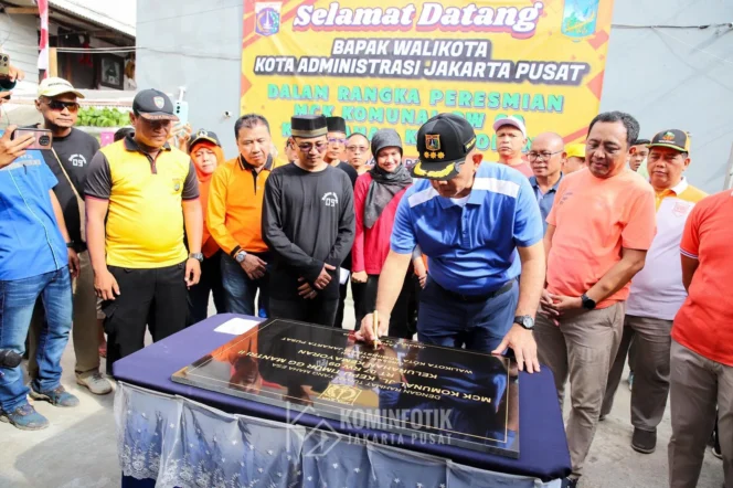 
					Wali Kota Jakarta Pusat Arifin saat meresmikan MCK Komunal di Kamayoran. (foto : Komindigi jakpus)