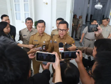 Wamendagri Bima Arya saat memebrikan keterangan kepada awak media usai bertemu dengan Pj Gubenur DKi Jakarta .(Foto; Puspen Kemendagri)