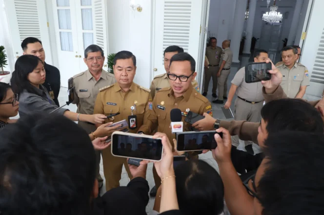 
					Wamendagri Bima Arya saat memebrikan keterangan kepada awak media usai bertemu dengan Pj Gubenur DKi Jakarta .(Foto; Puspen Kemendagri)