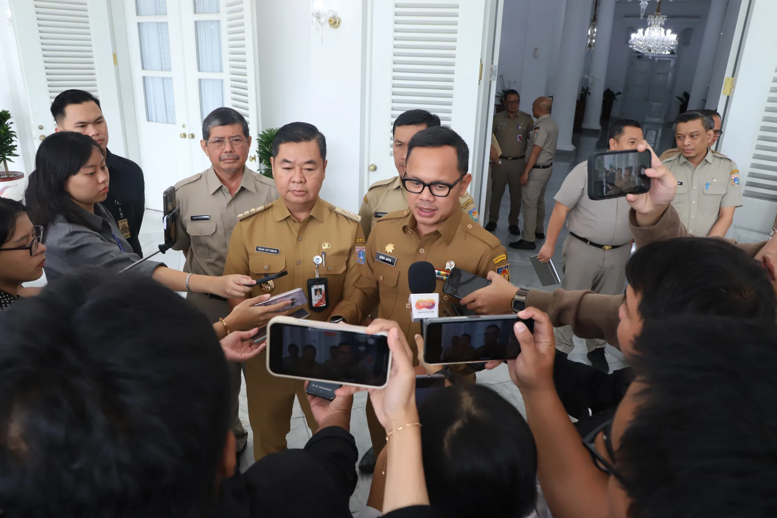 Wamendagri Bima Arya saat memebrikan keterangan kepada awak media usai bertemu dengan Pj Gubenur DKi Jakarta .(Foto; Puspen Kemendagri)