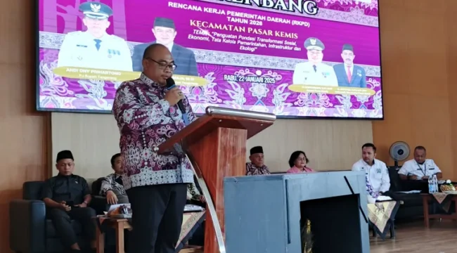 Camat Pasar Kemis Nurhanudin saat memeberikan paparannya di acara Musrembang Kecamatan Pasar Kemis Kabupaten Tangerang. (Foto: istimewa)