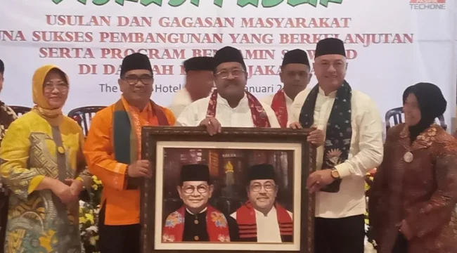 Wakil Gubernur DKI Jakarta Terpilih Rano  Karno saat hadi dalam acara diskusi publik Menyongsong Pemimpin Baru. (foto : Gunawan)