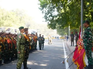 Wakil Kepala Staf Angkatan Darat (Wakasad) Letjen TNI Tandyo Budi R. saat memberikan arahan kepada prajurit. (Foto:Kadispenad)