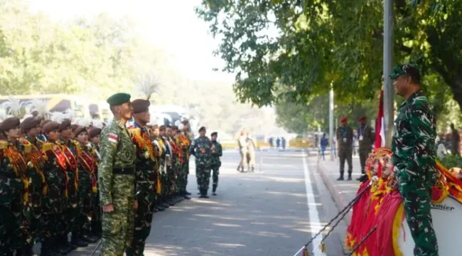 Wakil Kepala Staf Angkatan Darat (Wakasad) Letjen TNI Tandyo Budi R. saat memberikan arahan kepada prajurit. (Foto:Kadispenad)