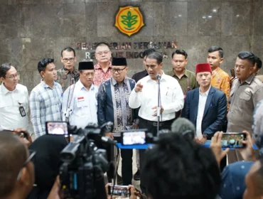 ,Menteri Pertanian (Mentan) Andi Amran Sulaiman saat memberikan keterangan pers kepada awak media usai menerima kunjungan para petani singkong.(Foto: Humas Kementan)