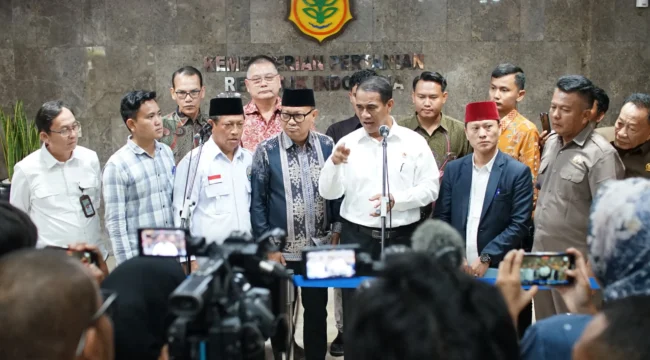 ,Menteri Pertanian (Mentan) Andi Amran Sulaiman saat memberikan keterangan pers kepada awak media usai menerima kunjungan para petani singkong.(Foto: Humas Kementan)