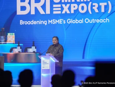 Menteri Koordinator (Menko) Perekonomian Airlangga Hartarto  saat memberikan sambutan di acara BRI UMKM Export dan BRI Microfinance Outlook 2025, di Kabupaten Tangerang. (Foto: Kemenko Perekonomian)