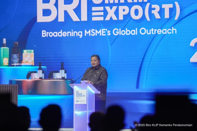 
					Menteri Koordinator (Menko) Perekonomian Airlangga Hartarto  saat memberikan sambutan di acara BRI UMKM Export dan BRI Microfinance Outlook 2025, di Kabupaten Tangerang. (Foto: Kemenko Perekonomian)