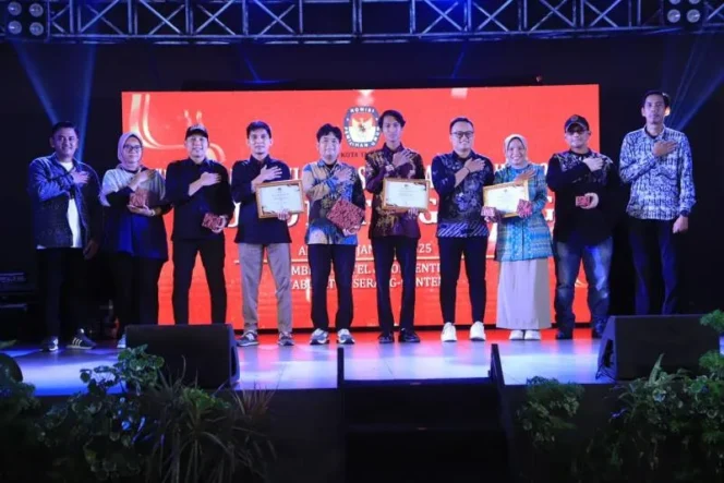 Para penerima KPU Award .(foto: tengerangkota.id)
