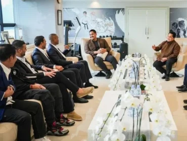 Tim Pelatih Timnas bersama Patrick Kluivert dan Ketua Umum PSSI Erick Thohir saat bertemu dengan Menpora Dito Ariotedjo (foto: IG Erick Thohir)