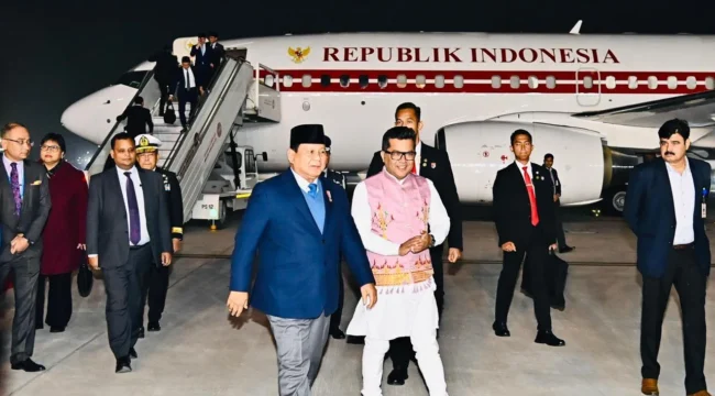 Presiden Prabowo Subianto saat tiba di New Delhi India ( Foto : Setneg)