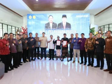 Mendagri Tito Karnavianbbersama Menteri Perumahan dan Kawasan Permukiman (PKP) Maruarar Sirait saat foto bersama dengan jajaran Pemprov Bali .(foto: Puspen Kemendagri)