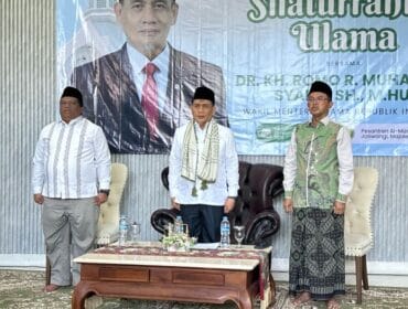 Wakil Menteri Agama RI, Dr. Romo H.R. Muhammad Syafii (tengah) didampingi Kiai Maman (kiri) saat berkunjung ke Ponpes Al Mizan Jatiwangi Majalengka. (Foto : Ist)