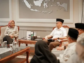 Kepala BP Haji, Moch. Irfan Yusuf saat berdialog bersama  Menteri PANRB Rini Widyantini  (Foto : Humas BP Haji)
