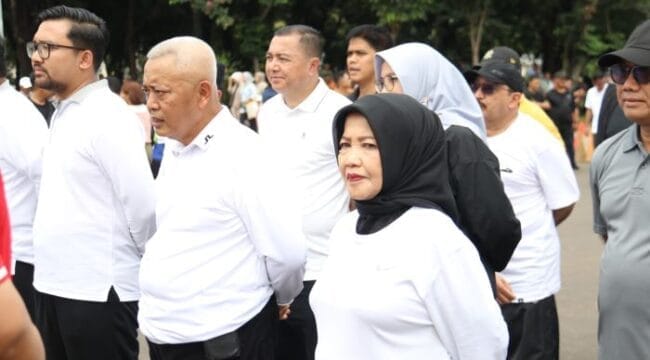 Pasangan Bupati dan Wakil Bupati Malang terpilih, Sanusi dan Lathifah Shohib saat mengikuti Gladi Kotor di Monas  ( Foto :Prokopim humas Pemkab Malang)