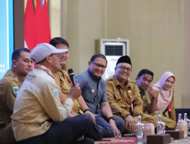 Pj Walikota Batu Beri Pengarahan Kepada Para Pekerja Kebersihan Kota Batu (Foto : Prokopim Setda Kota Batu)