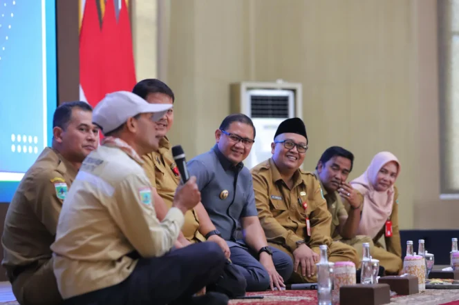 
					Pj Walikota Batu Beri Pengarahan Kepada Para Pekerja Kebersihan Kota Batu (Foto : Prokopim Setda Kota Batu)