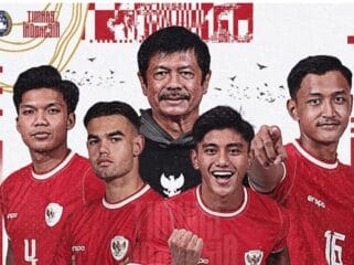 Pelatih Indra Sjafri bersama beberapa pemain Timnas U-20 (Foto: 1st)