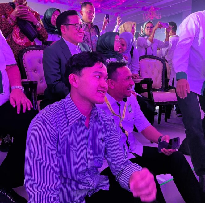 
					Calon ketua gemasaba, Gus Fakhier bersama ketua umum PKB, Muhaimin Iskandar (Foto: Jejaknarasi.id)