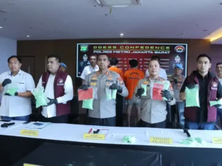 Konferensi Pers penangkapan jaringan narkoba antar provinsi dengan barang bukti sebanyak 14.000 butir pil ekstasi (Foto: Humas Polres Metro Jakarta Barat)