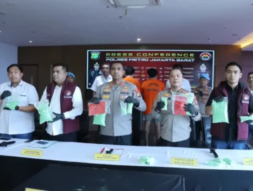 Konferensi Pers penangkapan jaringan narkoba antar provinsi dengan barang bukti sebanyak 14.000 butir pil ekstasi (Foto: Humas Polres Metro Jakarta Barat)