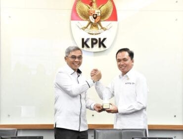 .Ketua Komisi Pengawas Persaingan Usaha (KPPU), M. Fanshurullah Asa bersama Ketua KPK  Setyo Budiyanto ( Foto: Humas KPPU)