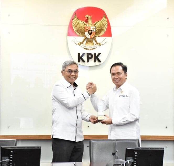 
					.Ketua Komisi Pengawas Persaingan Usaha (KPPU), M. Fanshurullah Asa bersama Ketua KPK  Setyo Budiyanto ( Foto: Humas KPPU)