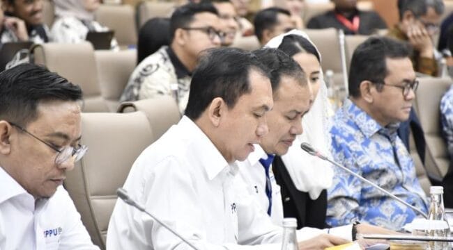Ketua KPPU Fanshurullah Asa saat mengikuti Rapat Dengar Pendapat (RDP) bersama Komisi VI DPR RI. (Foto: Humas KPPU)