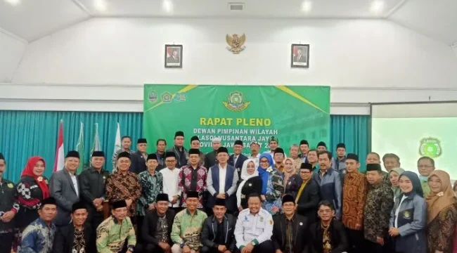 Anggota Komisi VIII DPR RI sekaligus Wakil Sekretaris Dewan Syuro DPP PKB KH Maman Imanulhaq (Tengah Berompi) foro bersama dengan jajaran pengurus LASQI  Jawa Barat usai Rapat Pleno. (Foto : Istimewa)
