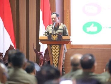 Menteri Dalam Negeri ( Mendagri) Tito Karnavian saat memberikan arahan kepada para kepala daerah dalam kegiatan Retret Pembekalan Kepala Daerah 2025. (Foto: Puspen Kemendagri)