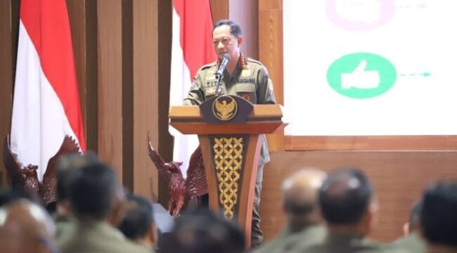Menteri Dalam Negeri ( Mendagri) Tito Karnavian saat memberikan arahan kepada para kepala daerah dalam kegiatan Retret Pembekalan Kepala Daerah 2025. (Foto: Puspen Kemendagri)