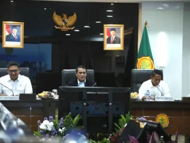 Menteri Pertanian Andi Amran Sulaiman saat rapat bersama jajaran Bulog. (Foto : Humas kementan) 
