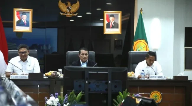 Menteri Pertanian Andi Amran Sulaiman saat rapat bersama jajaran Bulog. (Foto : Humas kementan) 
