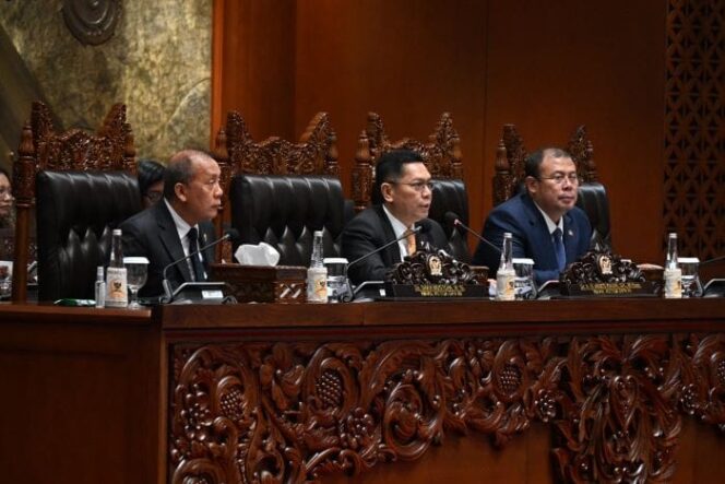 
					DPR RI Sahkan RUU Minerba Jadi UU (Foto: DPR RI)