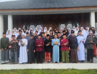 Para Santri dan Santriwati - Pesantren Ekologi Al Mizan Wanajaya Majalengka  (Foto : Istimewa)