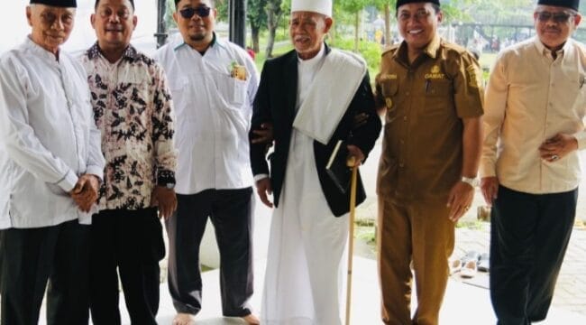 Camat Pondok Aren bersama ketua MUI Tangsel, dan ketua MUI Kec. Pondok Aren (Foto: Istimewa)