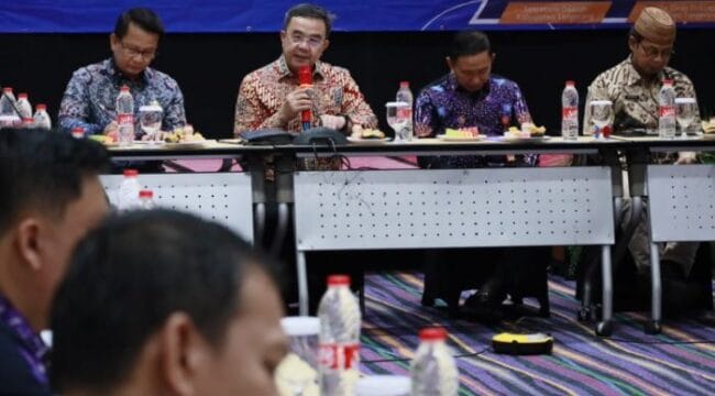 Sekretaris Daerah (Sekda) Kabupaten Tangerang, Soma Atmaja saat membuka   Focus Group Discussion (FGD) bertema Digitalisasi Pelayanan Administrasi Kependudukan serta Penerapan Sistem Keamanan Manajemen Informasi dalam Pelayanan Administrasi Kependudukan. ( Foto :Portal Pemerintah Kabupaten Tangerang) .