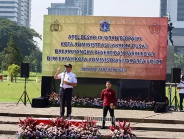 Wali Kota Jakarta Pusat Arifin saat meminpin apel Bulan Tertib Parkir di kawasan Silang Monas, Gambir. (Foto: Kominfotik Jakpus)